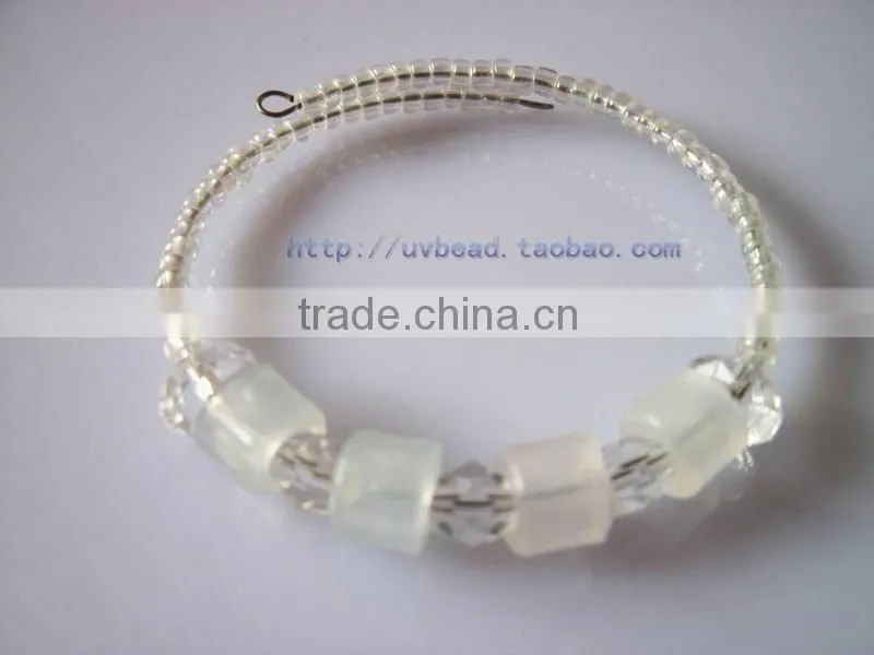 DIY colour change bracelet for children