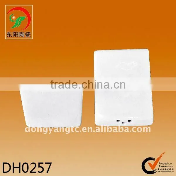 Factory direct wholesale ceramic salt and pepper