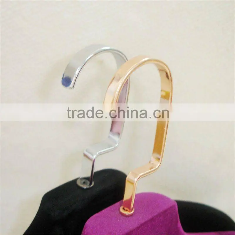 JN275 velvet flocked plastic suit hanger