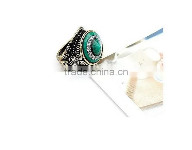Good quality antique wedding style Vintage Estate Ruby Emerald Gems Ring