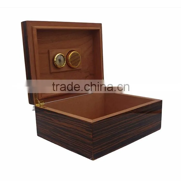 Wooden wind up music box