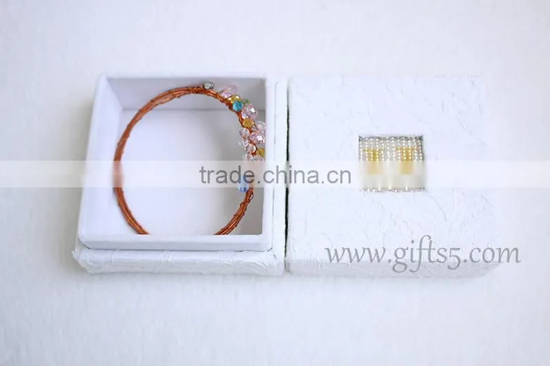 Latest wedding jewelry boxes with beaded name plate of V