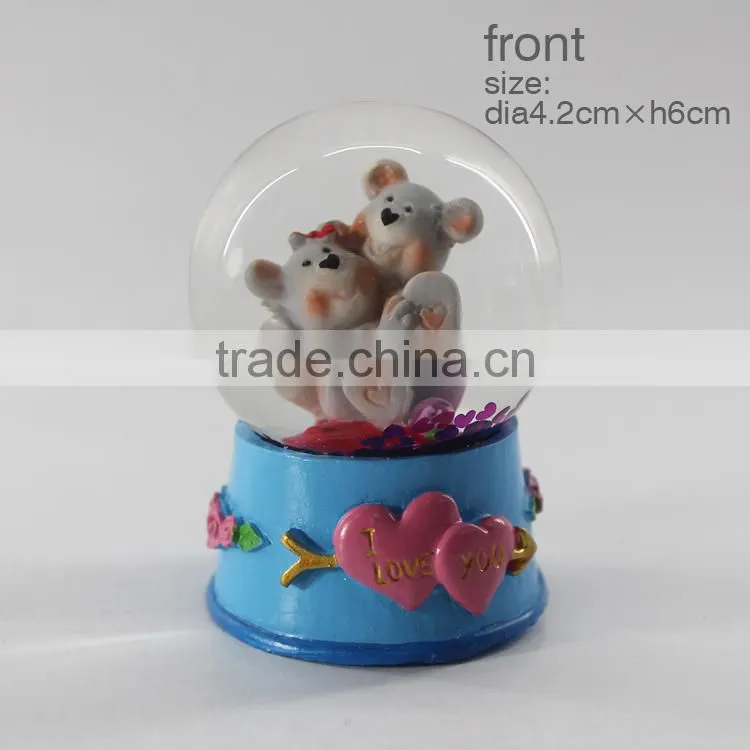 Resin Couple Snow Globe