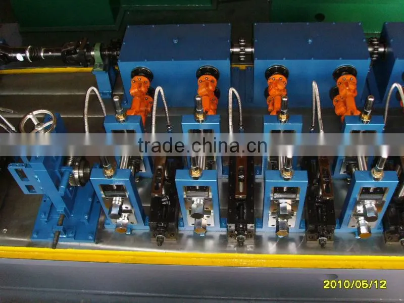 Round pipe welding machine