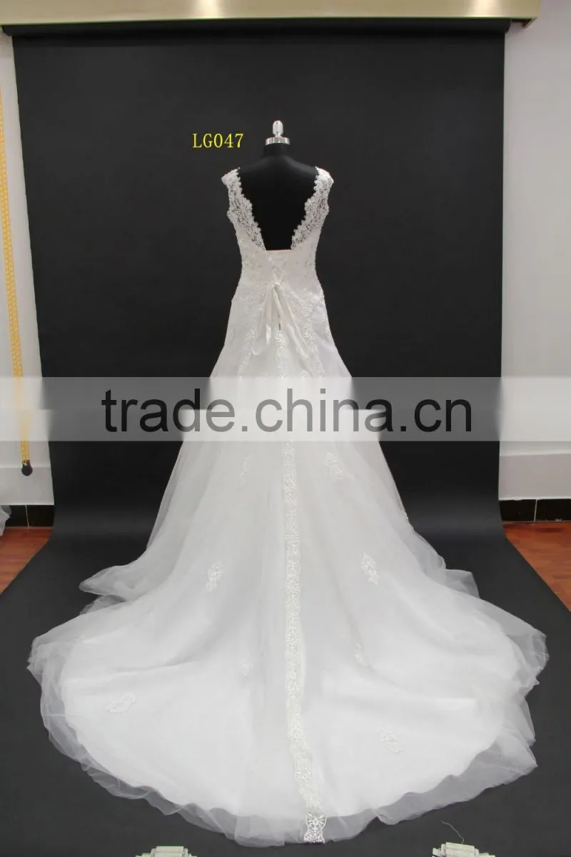 2016 best sellinig dress! Elegant slim A-line venice lace with delicate beading wedding dress