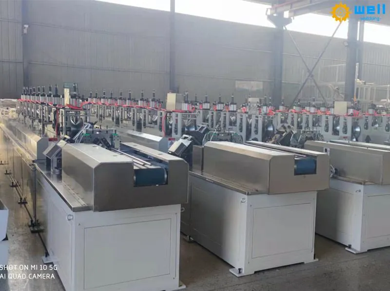 paper-angle-board-protector-machine-9