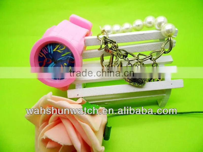 2013 latest design fashion surface multicolor numbers creative watch
