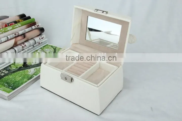 white simple jewelry box with PU