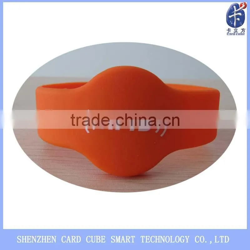 Professional manufacturer of 860~960MHz rfid wristband supplier