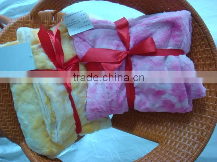 Supermarket Wholesale Bandhnu Pattern Soft PV Fleece Blanket with Silk Ribbon in 180*220cm Size