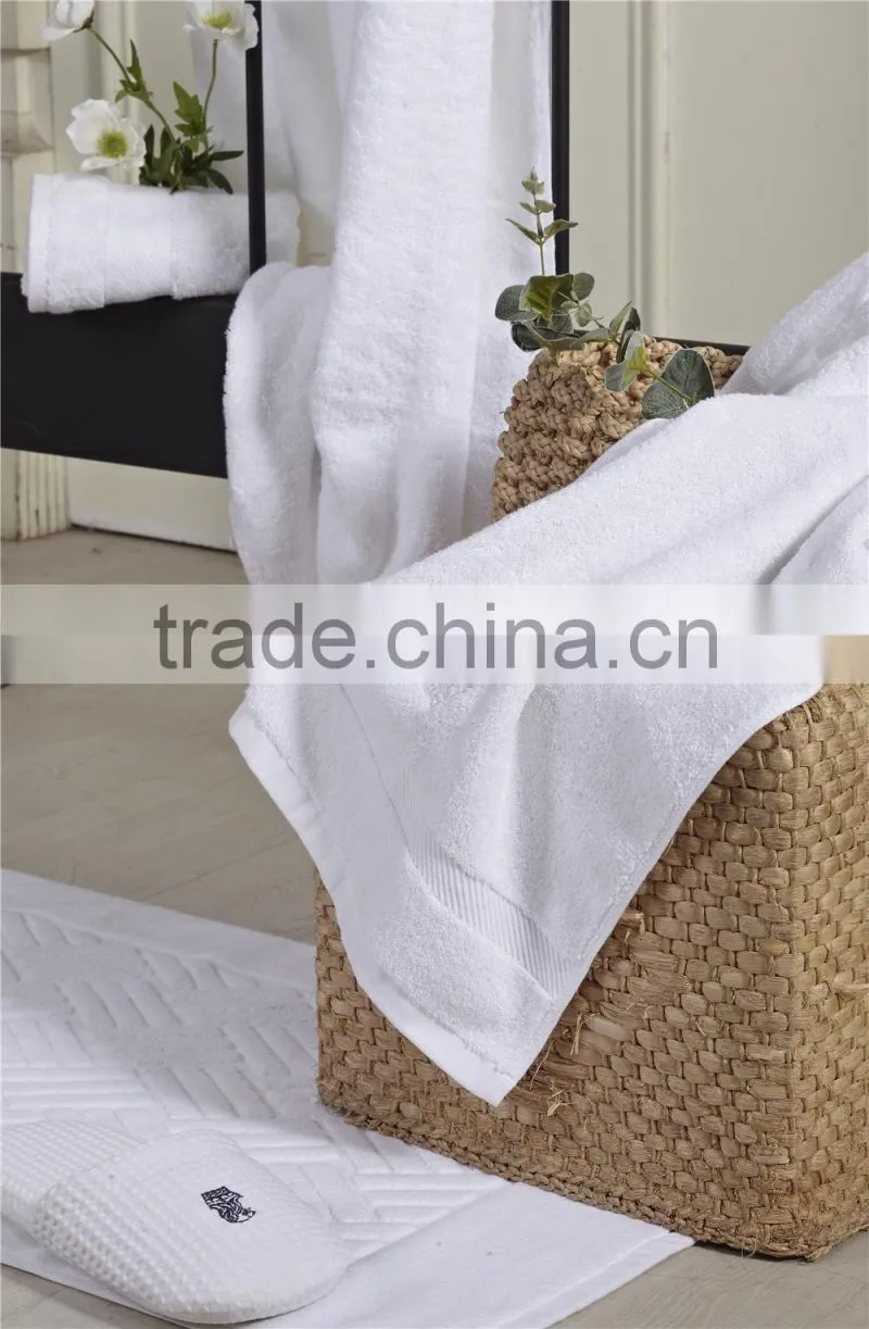 Customized Hotel supplies white jacquard cotton bath towels manufacture