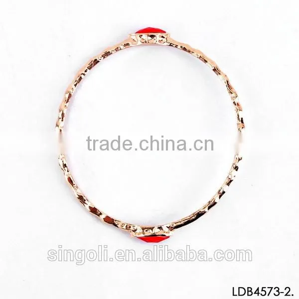 Lacquer wave shape gold bangle hammered thin alloy bracelet gold with emerald charm bracelet alibaba china supplier