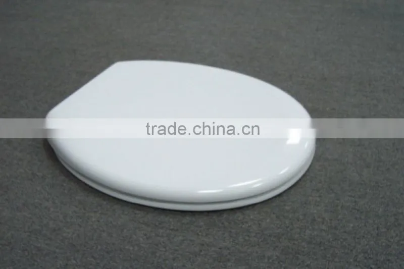 Universal WC toilet seat cover with soft close function in traditional design for EU market