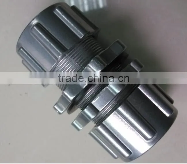 Pulse valve bulkhead connector