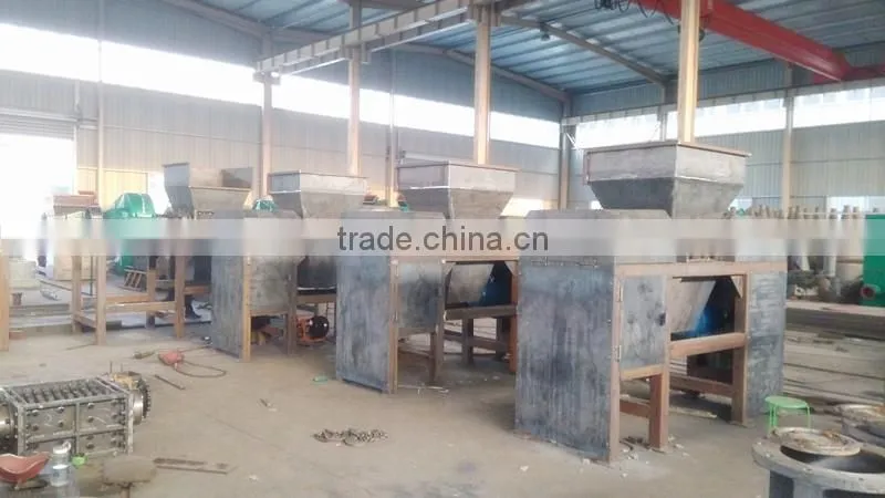 Plastic shredding machine with large capacity