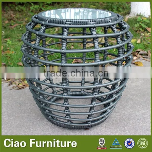 Unique shape outdoor rattan daybed with coffee table