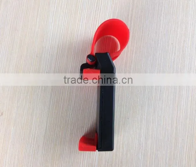 Steering wheel mobile phone stand on vehicle