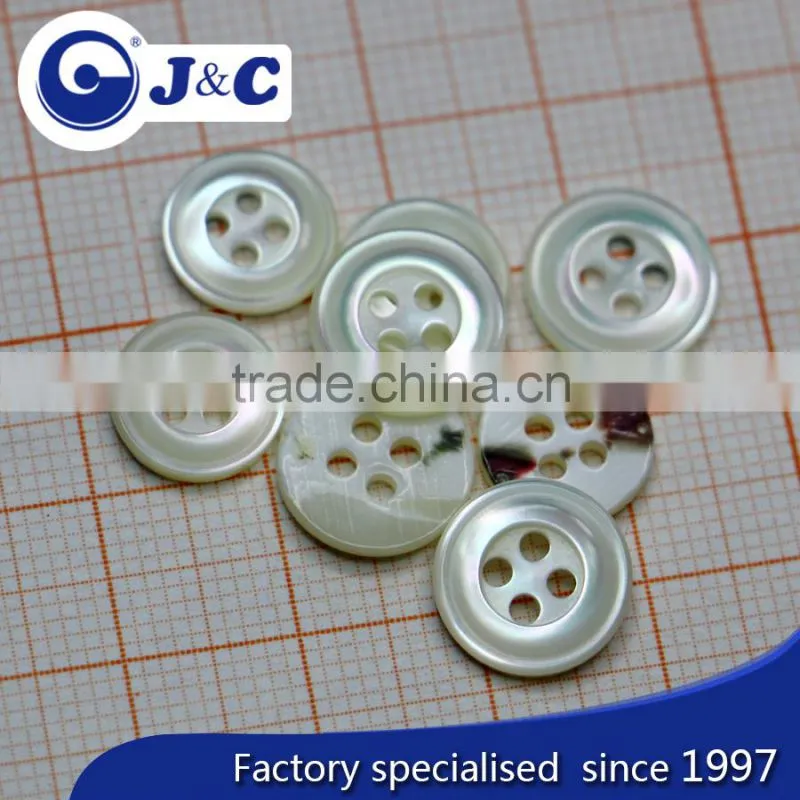 fish shape of river shell buttons