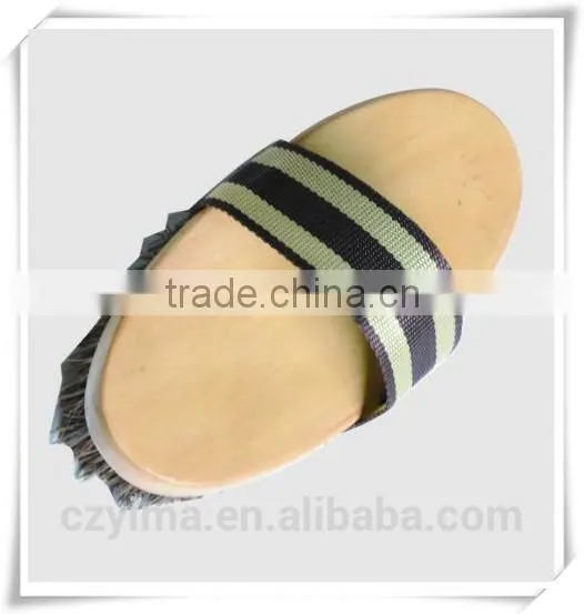 wooden horse cleaning brush with plastic bristle/harness