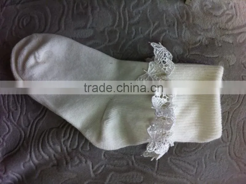 2015 good quality classic white lace design baby socks