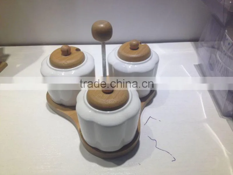 high quality wholesale ceramic spice bottles/spice racks jars wholesale/3pcs set ceramic storage jar whole sale