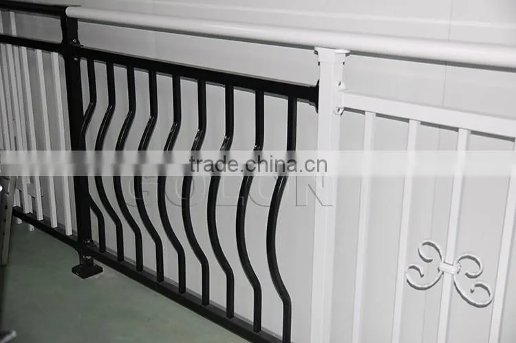 2016 top sale indoor iron/galvanized steel pipe balcony railing designs