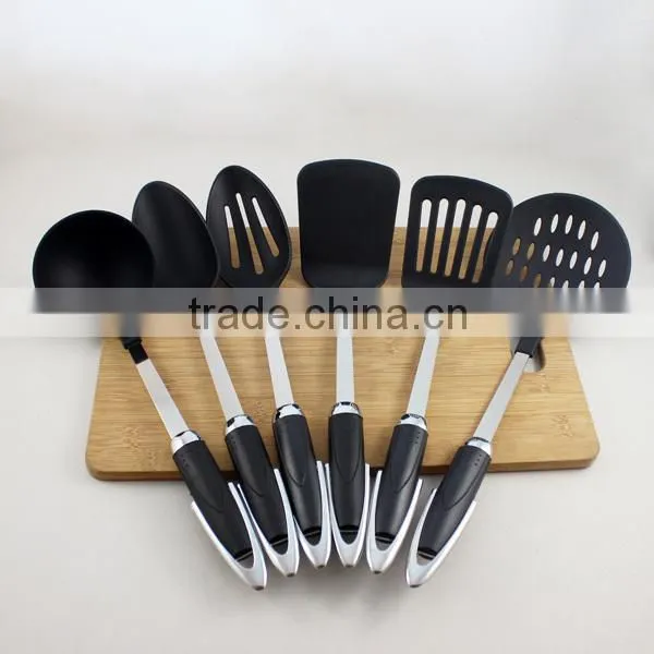 7 PIECE NYLON KITCHEN TOOLS SET WITH RACK