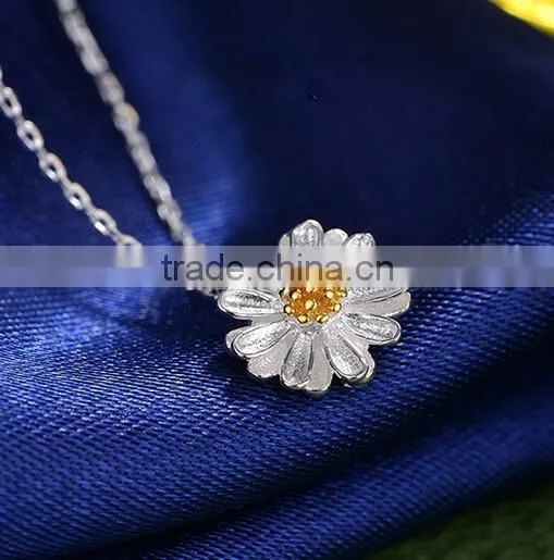 Sterling Silver Lovely Daisy Flower Charm Chain Pendant Necklace