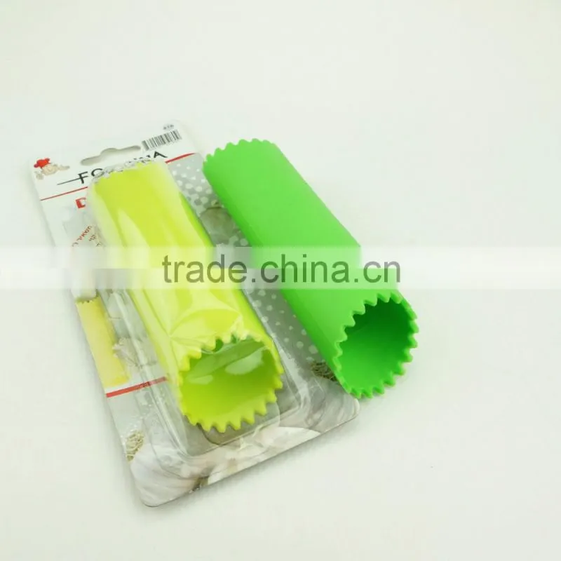 16074hot sale pratical silicone garlic peeler