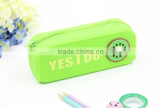 2016 Chinese wholesale cheap silicone pencil case, new product silicone rubber pencil case