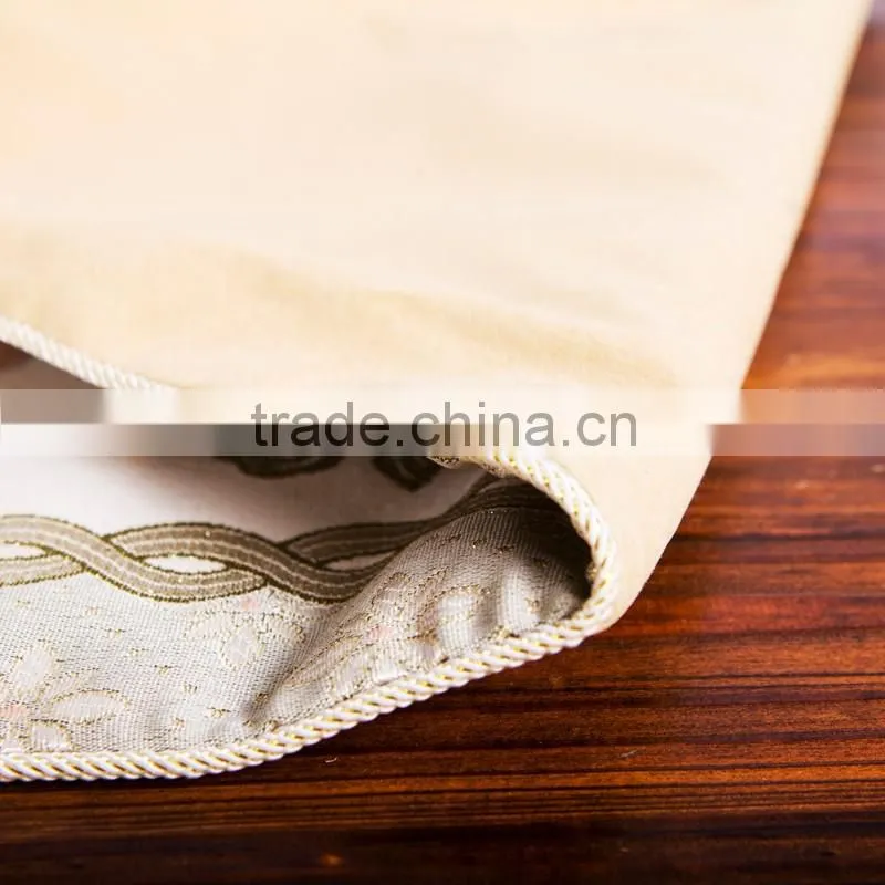 PLUS Big flower embroidery table runner