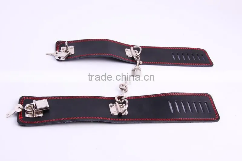Strong lady leather handcuff. Wrist Bondage Restraints, Wholesale woman Leather Handcuff for sex toys
