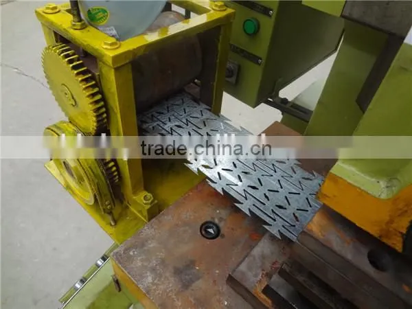 Double barbed wire making machine price manufacturer