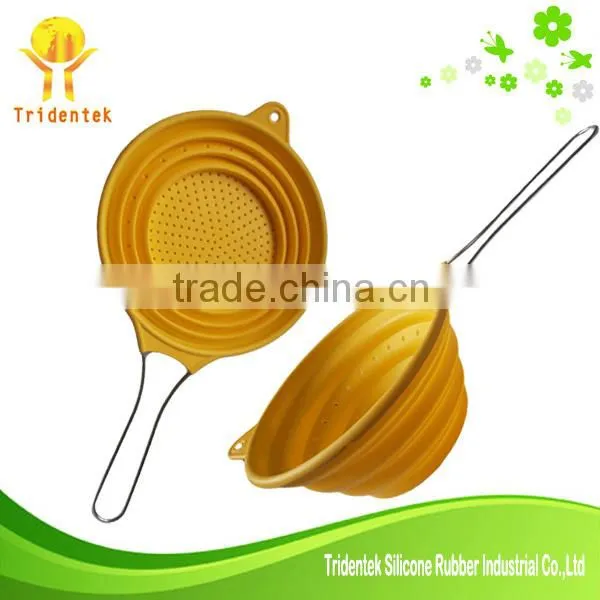 LFGB standard Stainless Steel Long Handle Collapsible Silicone Colander
