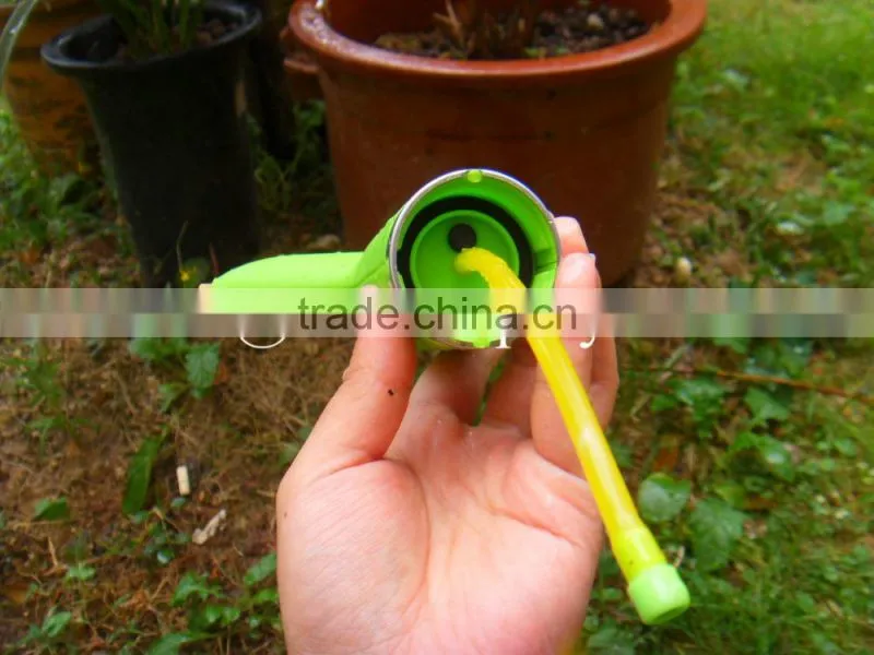 Automatic misting battery powered hand sprayer