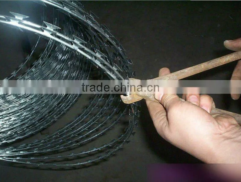 razor barbed wire with clips