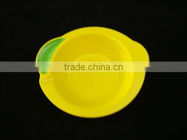 Plastic heart shaped bowl in soild color