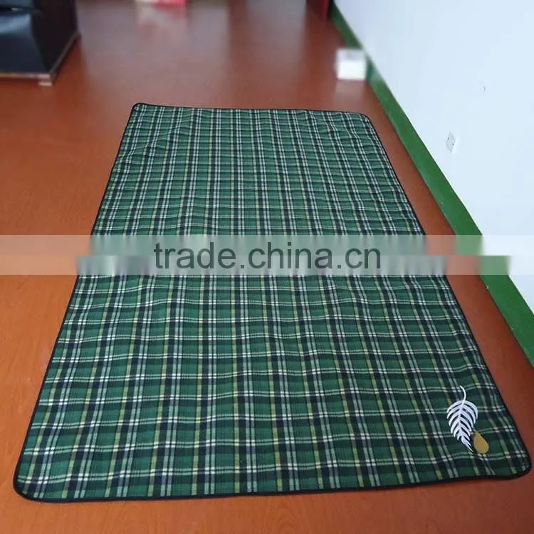 Durable Plaid Camping Picnic Blanket Beach Mat with Handles Water-resistant Foldable Roll Up Outdoor Mat