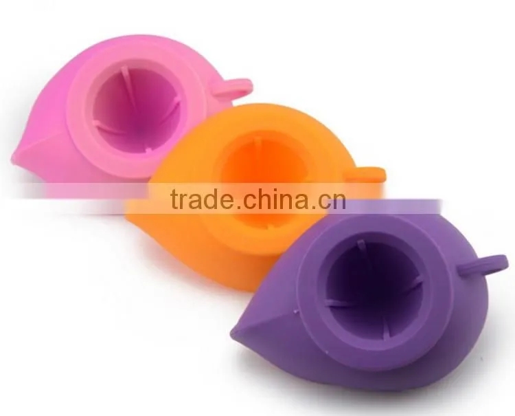 Silicone juicer press
