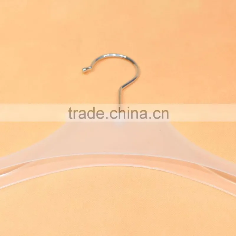 Wholesale easy plastic clothes/coat/suit hanger for suit display