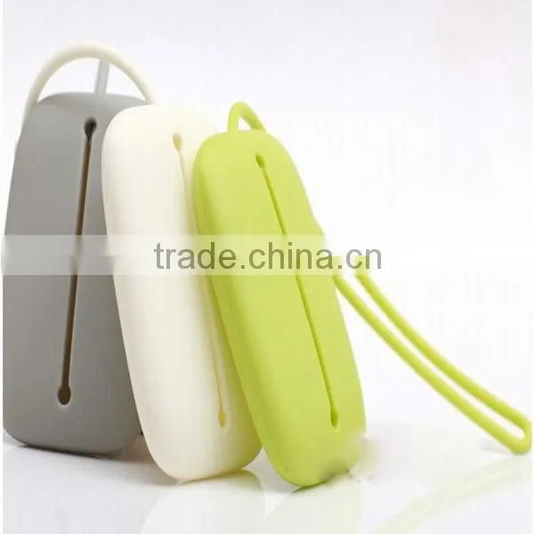 Factory new design gifts eco-friendly/fashionable silicone coin purse silicone card bag for girls and women