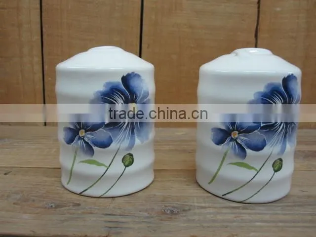 New Ceramic salt and pepper /herb shaker set