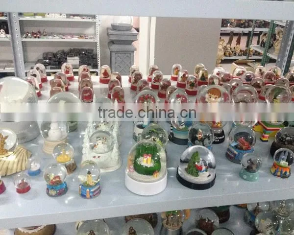 2015 custom plastic snowball with resin figurine