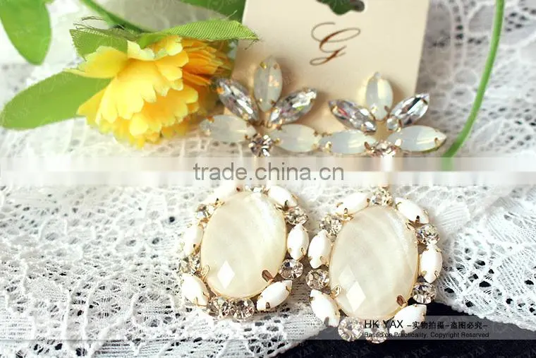 0525C Pretty crystal bridal earrings, bridal crystal earrings for jewelry, bridal crystal earrings for wedding