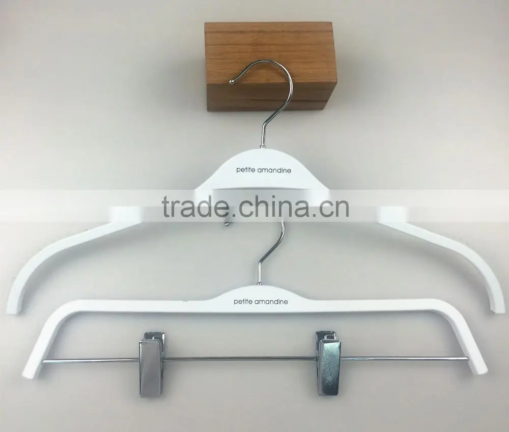 Hot sale white solid plastic shirt and tee display hanger for shop