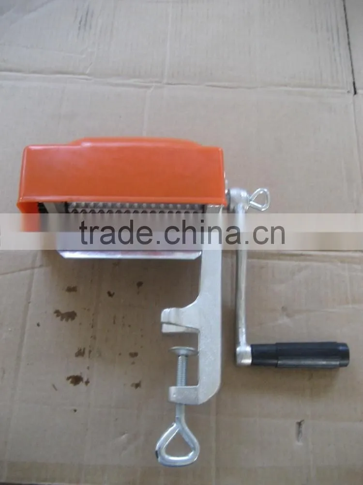 Plastic manual meat tenderizer