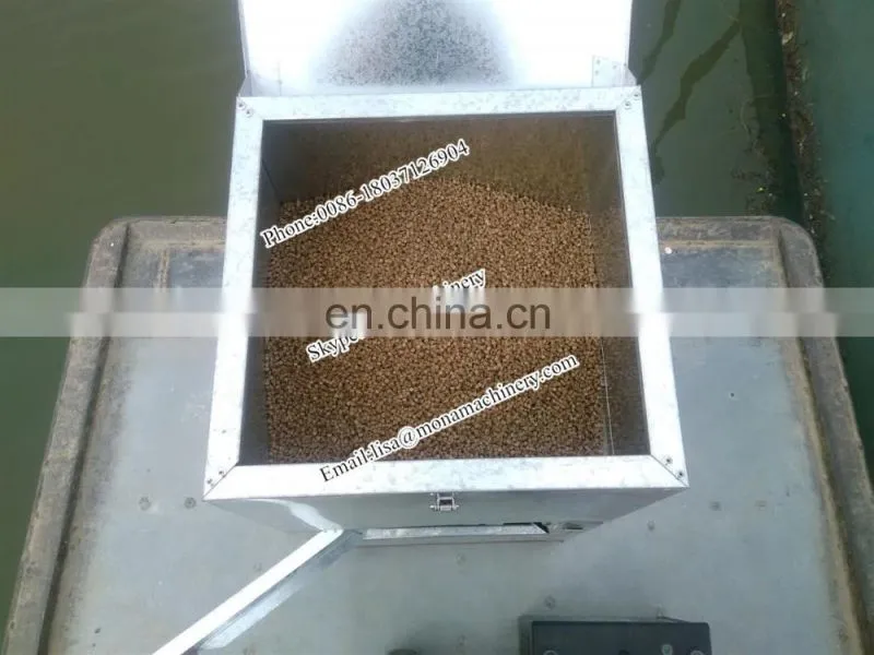 Particles material automatic fish feeder in aquaculture