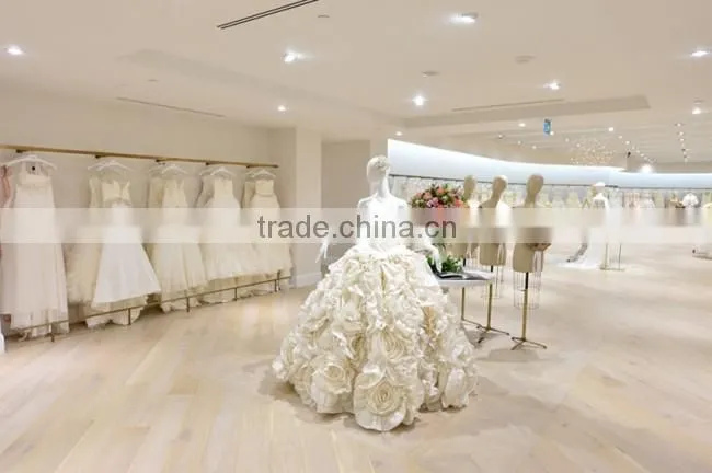 Experienced Made Nice Looking Decoration Of Wedding Dresses Shop