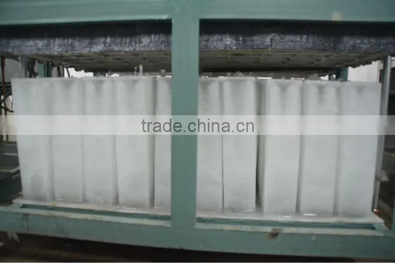 Direct evaporative automatic block ice machine