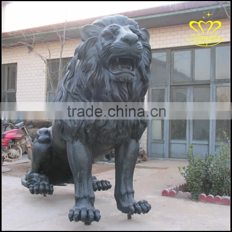The bronze lion animal sculpture Wrought brass outdoor urban landscape sculpture